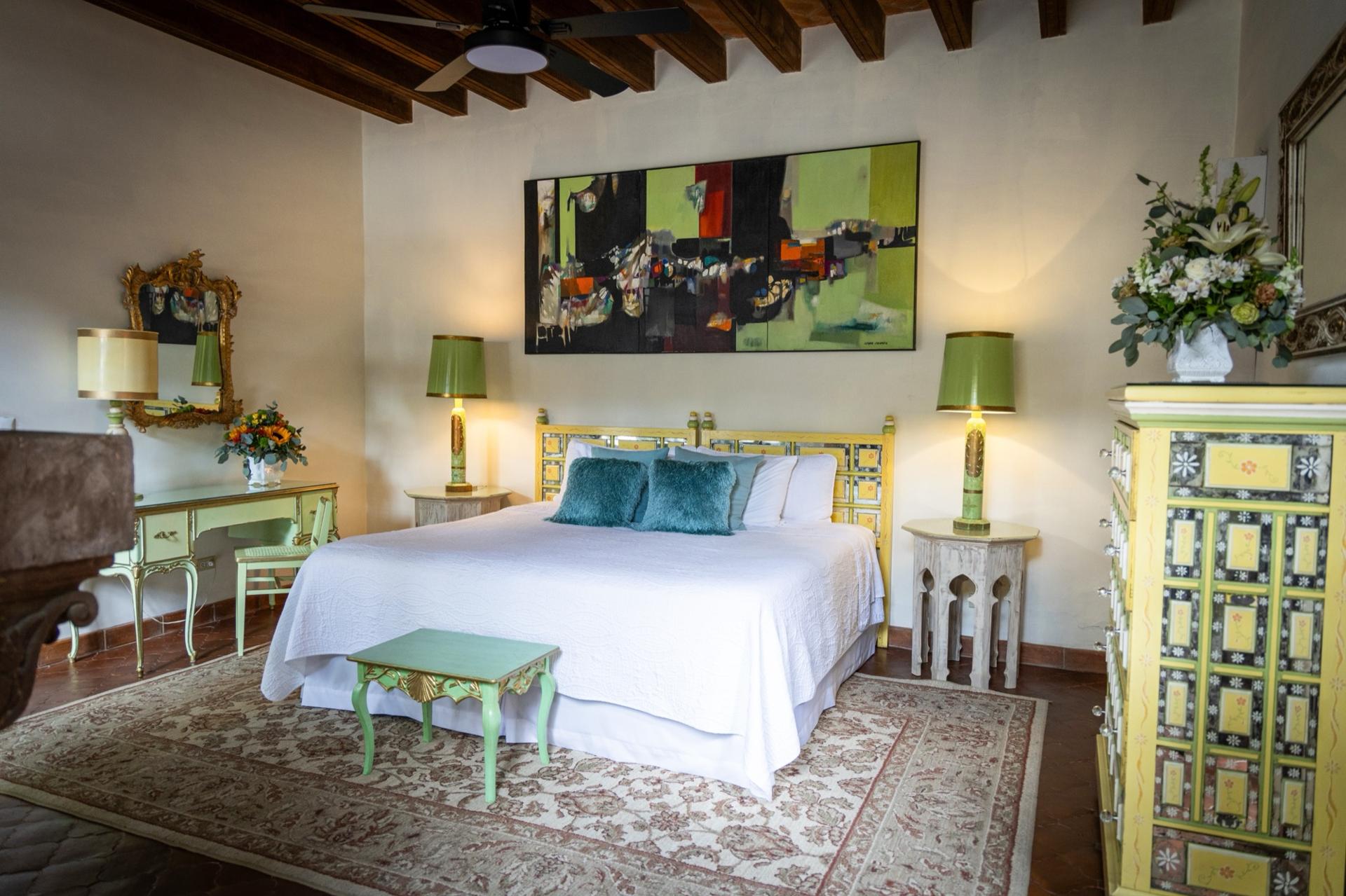 El Amarillo Room - Photo 1