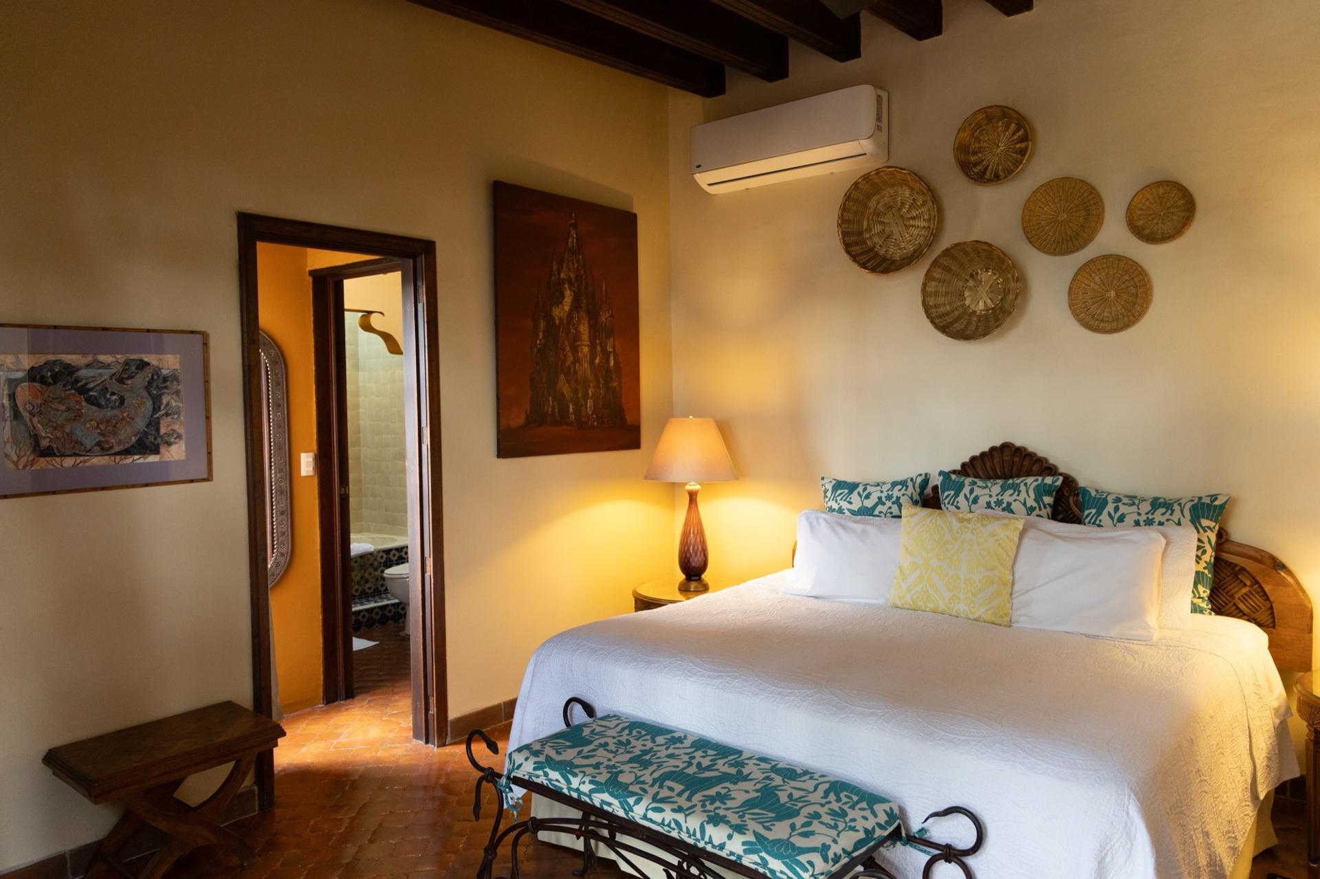 La Jacaranda Room - Photo 1