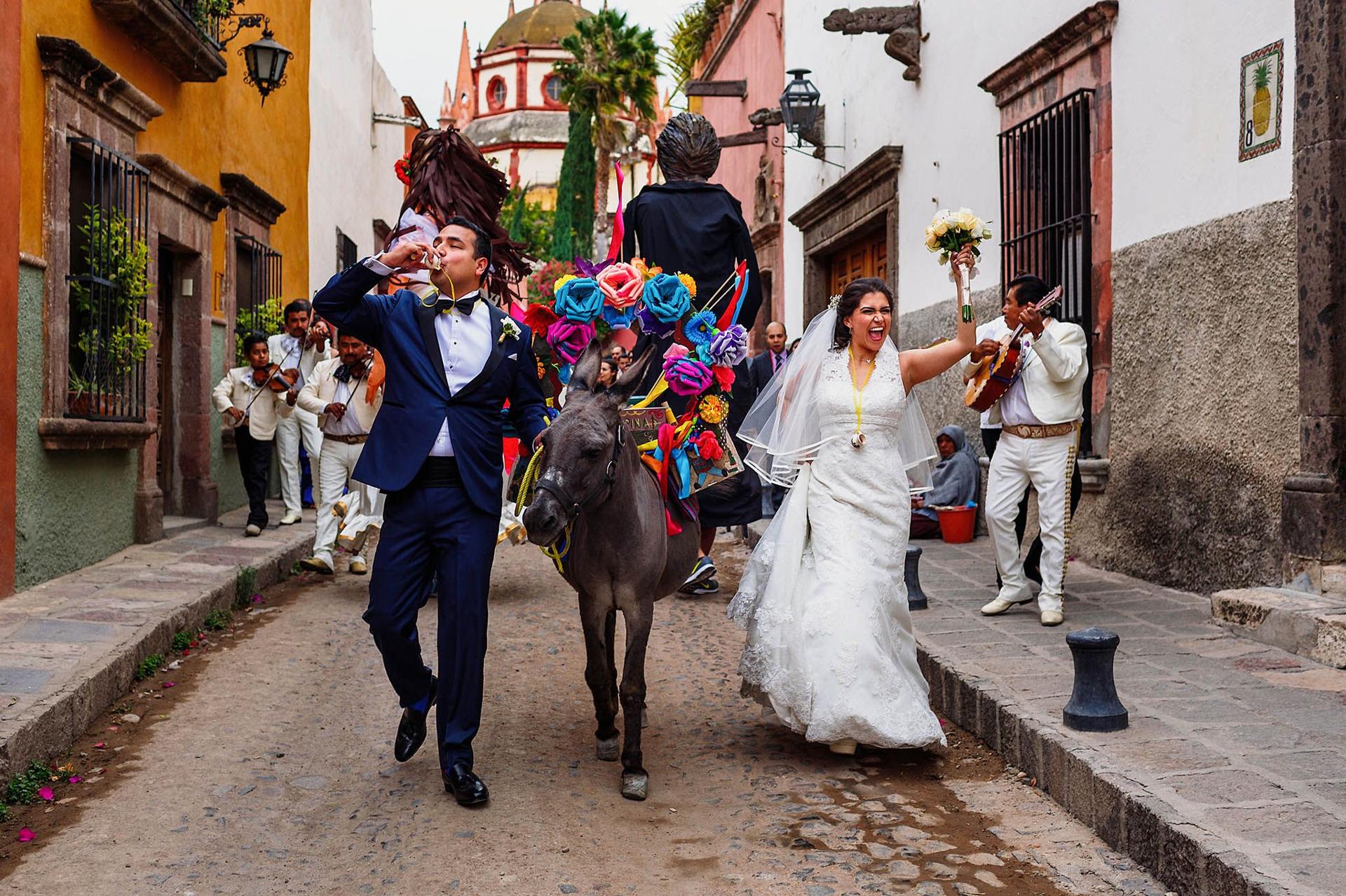 Wedding callejoneada through the colorful streets of San Miguel de Allende