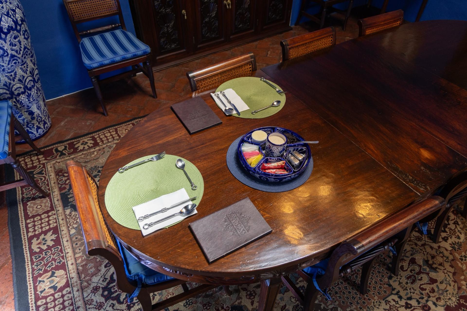 courtyard dining table